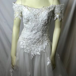 Wedding Dress Gown size 4-6 stunning